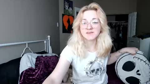 Giggles online show from June 2026 02:32:02 AM