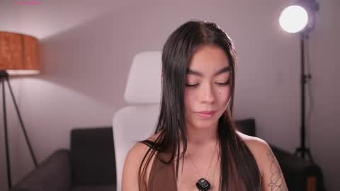 Snapshot of gigilee_ chatting on April 2026 12:17:01 AM GIGI online show from April 2026 12:17:01 AM