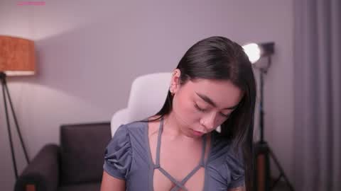 Snapshot of gigilee_ chatting on May 2026 01:55:01 AM GIGI online show from May 2026 01:55:01 AM