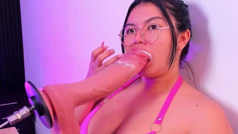 Snapshot of giiabloom chatting on November 2025 11:53:02 AM giia online show from November 2025 11:53:02 AM
