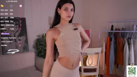 Mia online show from November 2025 08:13:02 AM