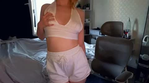 Snapshot of gimmergirls_ chatting on July 2026 02:07:01 AM Klara online show from July 2026 02:07:01 AM