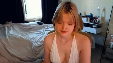 Snapshot of gimmergirls_ chatting on July 2026 04:19:01 AM Klara online show from July 2026 04:19:01 AM