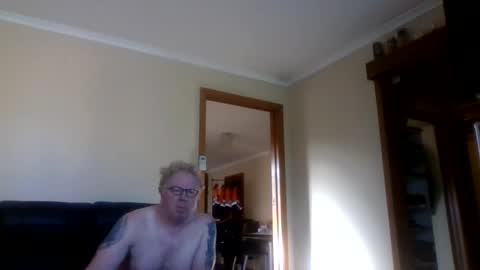 gimmmieoooo online show from April 2026 10:30:02 PM