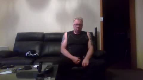 gimmmieoooo online show from April 2026 08:02:02 AM