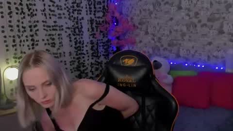 Snapshot of gina_lovelyy chatting on July 2026 02:16:01 AM Gina online show from July 2026 02:16:01 AM