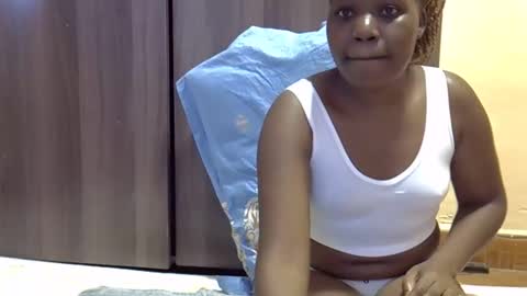 Adiliah online show from November 2025 01:28:02 PM