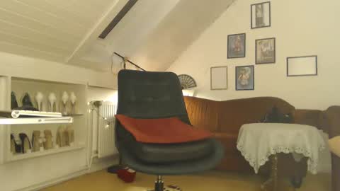 Snapshot of ginablondecam chatting on January 2025 02:00:02 AM Gina online show from January 2025 02:00:02 AM