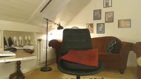 Snapshot of ginablondecam chatting on January 2025 06:57:01 PM Gina online show from January 2025 06:57:01 PM