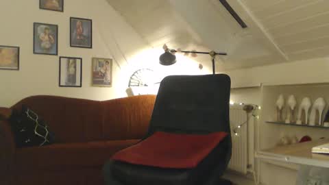 Snapshot of ginablondecam chatting on February 2025 02:12:01 AM Gina online show from February 2025 02:12:01 AM