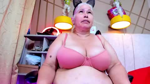 Snapshot of girl_amada chatting on February 2025 02:42:01 AM Girl Amada online show from February 2025 02:42:01 AM