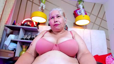 Snapshot of girl_amada chatting on February 2025 05:48:02 AM Girl Amada online show from February 2025 05:48:02 AM