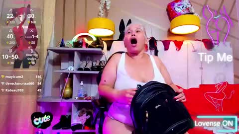 Snapshot of girl_amada chatting on March 2025 08:35:01 AM Girl Amada online show from March 2025 08:35:01 AM