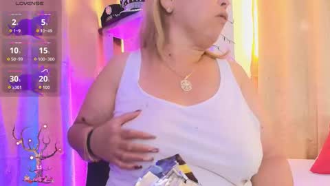 Snapshot of girl_amada chatting on November 2025 08:53:01 PM Girl Amada online show from November 2025 08:53:01 PM