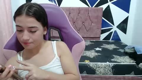 Snapshot of girl_princess18 chatting on October 2025 02:45:02 AM girl_princess18 online show from October 2025 02:45:02 AM