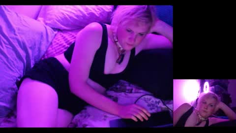 Snapshot of girldell chatting on January 2026 03:01:02 AM girldell online show from January 2026 03:01:02 AM