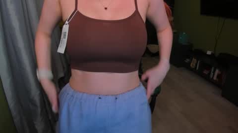 Snapshot of girlfromanothercity chatting on February 2026 05:52:01 PM Meowww online show from February 2026 05:52:01 PM