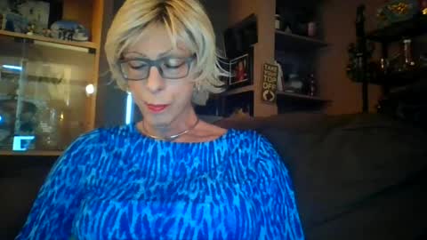 Snapshot of girlinrock chatting on June 2026 01:05:02 AM Girlinrock online show from June 2026 01:05:02 AM