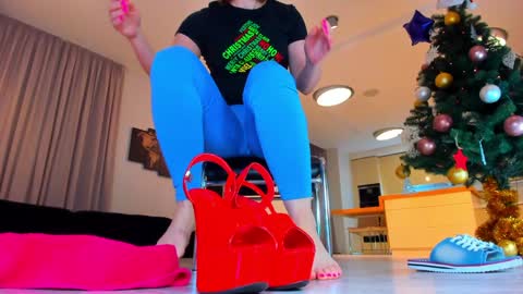GIRLSQUIRTS  FOLLOW ME online show from December 2024 04:01:02 AM