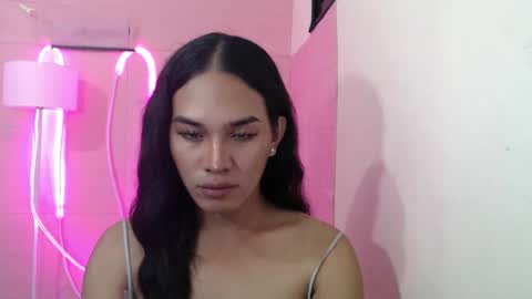 Snapshot of girlthatuneedxxx chatting on January 2025 01:41:02 PM Rhaine online show from January 2025 01:41:02 PM