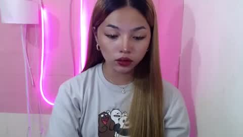Snapshot of girlthatuneedxxx chatting on March 2025 05:44:01 AM Rhaine online show from March 2025 05:44:01 AM