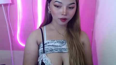 Snapshot of girlthatuneedxxx chatting on March 2025 01:27:01 AM Rhaine online show from March 2025 01:27:01 AM