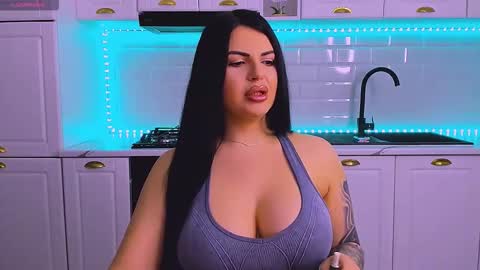 Giulia online show from March 2026 09:43:01 PM