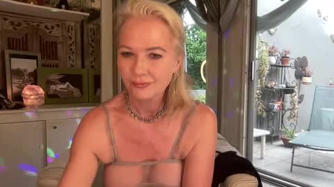 Gl1tter Barbie online show from November 2025 07:36:02 AM