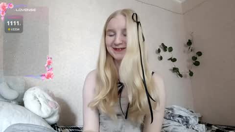 Snapshot of glennabeem chatting on April 2026 07:00:01 AM Laura online show from April 2026 07:00:01 AM