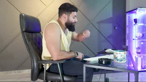 Matthew .. for short call me Matt online show from December 2024 03:44:01 PM