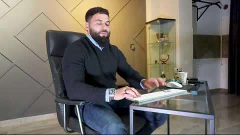 Matthew .. for short call me Matt online show from February 2025 09:43:01 PM