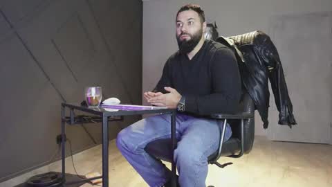 Matthew .. for short call me Matt online show from November 2025 04:12:01 AM