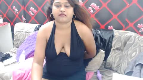 glitter candy online show from February 2025 04:40:01 PM