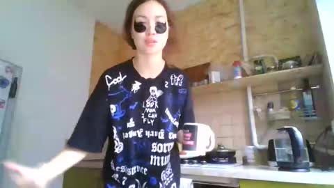 Snapshot of glitter_doll chatting on January 2025 09:04:02 AM glitter_doll online show from January 2025 09:04:02 AM