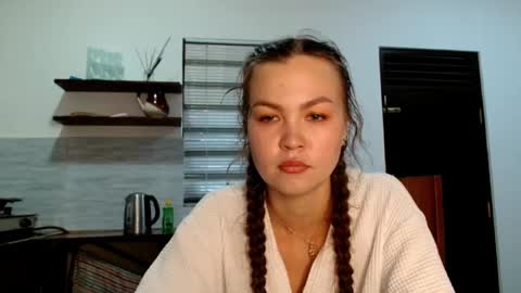 Snapshot of glitter_doll chatting on October 2025 08:34:02 AM glitter_doll online show from October 2025 08:34:02 AM