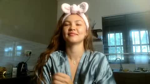 Snapshot of glitter_doll chatting on October 2025 08:11:02 AM glitter_doll online show from October 2025 08:11:02 AM