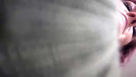 Snapshot of glitter_peach chatting on October 2025 11:09:02 AM glitter_peach online show from October 2025 11:09:02 AM