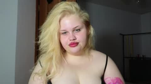 Snapshot of gloria_thomas chatting on May 2026 09:01:02 PM gloria_thomas online show from May 2026 09:01:02 PM