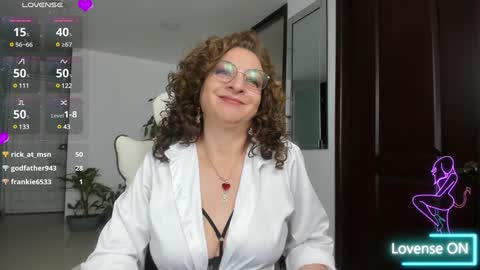 Snapshot of gloriacrespo chatting on February 2025 07:07:01 PM gloriacrespo online show from February 2025 07:07:01 PM