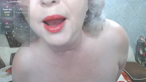 Gloriasguirt online show from April 2026 02:12:02 AM