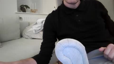 Snapshot of gnusmas4you chatting on December 2025 07:42:02 PM Gnusmas4you online show from December 2025 07:42:02 PM