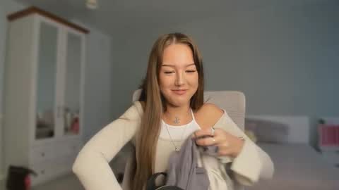 Lina online show from October 2025 08:40:01 AM