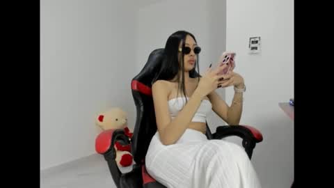 Snapshot of goddess_of_pigs chatting on March 2026 04:02:02 AM goddess_of_pigs online show from March 2026 04:02:02 AM