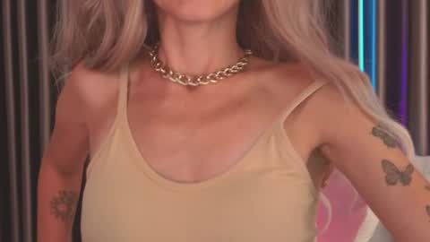 Snapshot of goddess_stars chatting on April 2026 01:15:01 PM Katarina online show from April 2026 01:15:01 PM