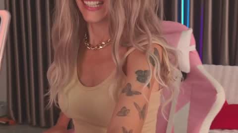 Snapshot of goddess_stars chatting on April 2026 05:30:01 PM Katarina online show from April 2026 05:30:01 PM