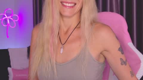 Snapshot of goddess_stars chatting on June 2026 10:52:02 AM Katarina online show from June 2026 10:52:02 AM