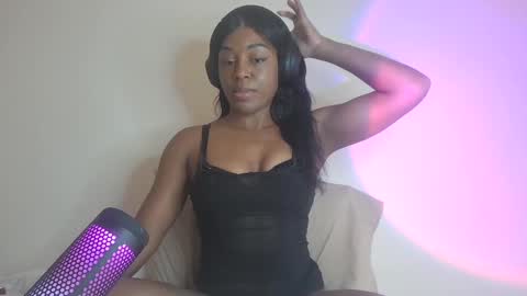 Snapshot of goddessblackk chatting on December 2024 11:05:01 PM Miss Raven Black online show from December 2024 11:05:01 PM