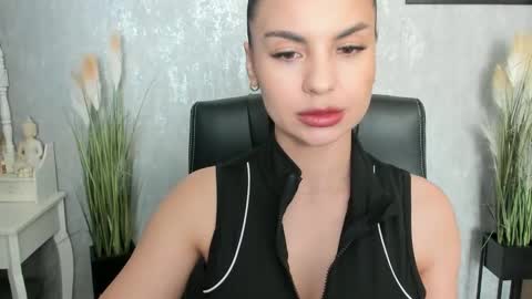 Snapshot of goddessmiaa chatting on February 2025 01:08:02 PM Mistress online show from February 2025 01:08:02 PM