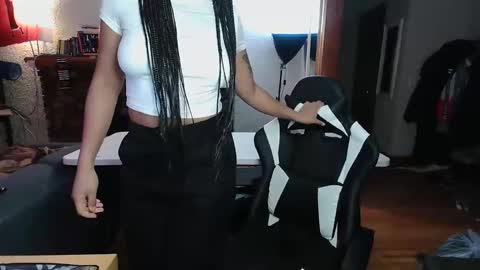 Snapshot of goddesstinaruiz chatting on January 2025 11:56:01 PM Goddess Tina 3 online show from January 2025 11:56:01 PM