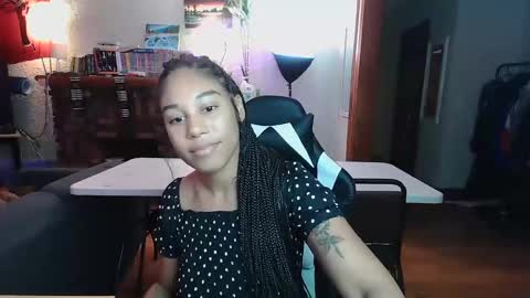 Snapshot of goddesstinaruiz chatting on January 2025 12:02:01 AM Goddess Tina 3 online show from January 2025 12:02:01 AM